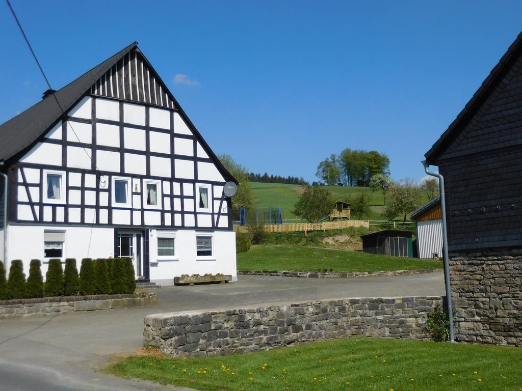 Ferienbauernhof Familie Stratmann Apartment Eslohe Luaran gambar